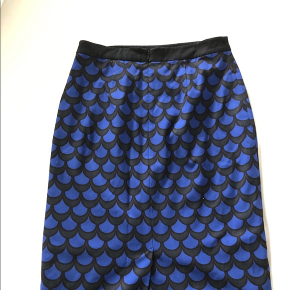 Full length Halogen pencil skirt size 4 - Picture 2 of 6